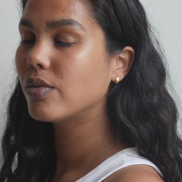 ENAMEL Copenhagen Hoops, Wave Mini Earrings Gold Plated